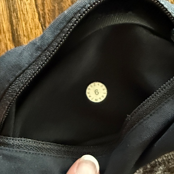 Lululemon Speed Up 2.5” Low Rise - Picture 4 of 4